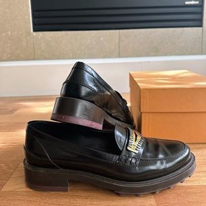 Tod’s patent leather women’s loafer